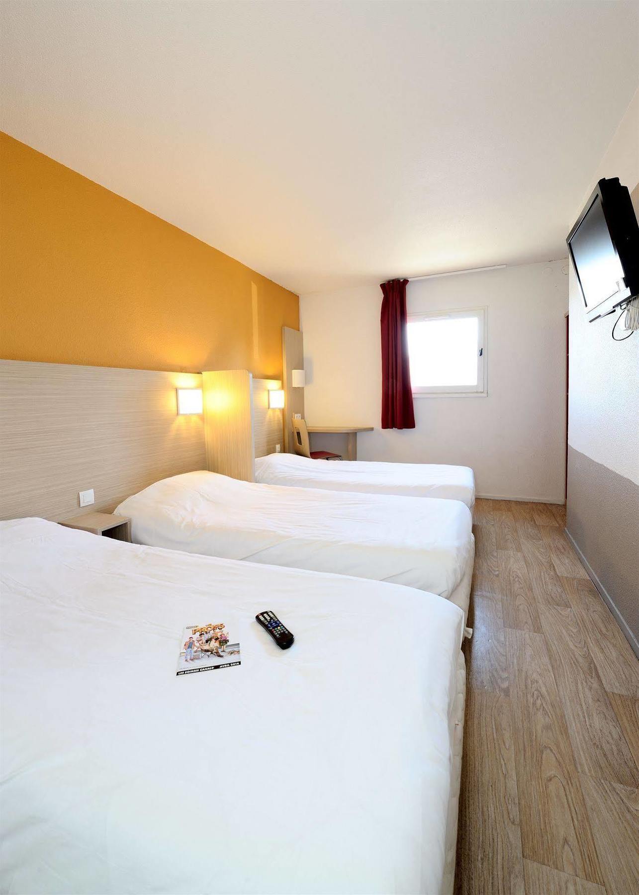 Hotel Kennedy Parc Des Expositions ตาร์บ ภายนอก รูปภาพ