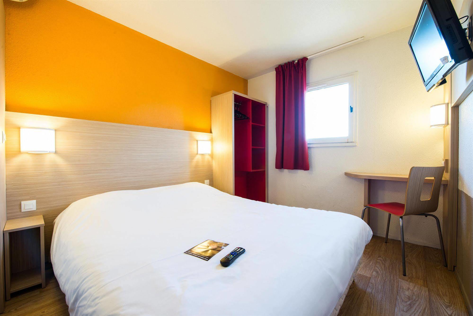 Hotel Kennedy Parc Des Expositions ตาร์บ ภายนอก รูปภาพ