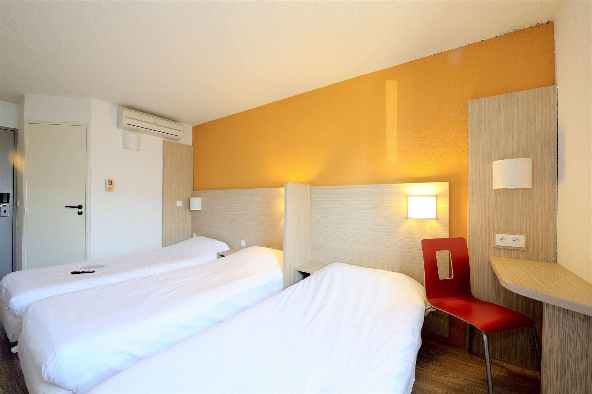 Hotel Kennedy Parc Des Expositions ตาร์บ ภายนอก รูปภาพ
