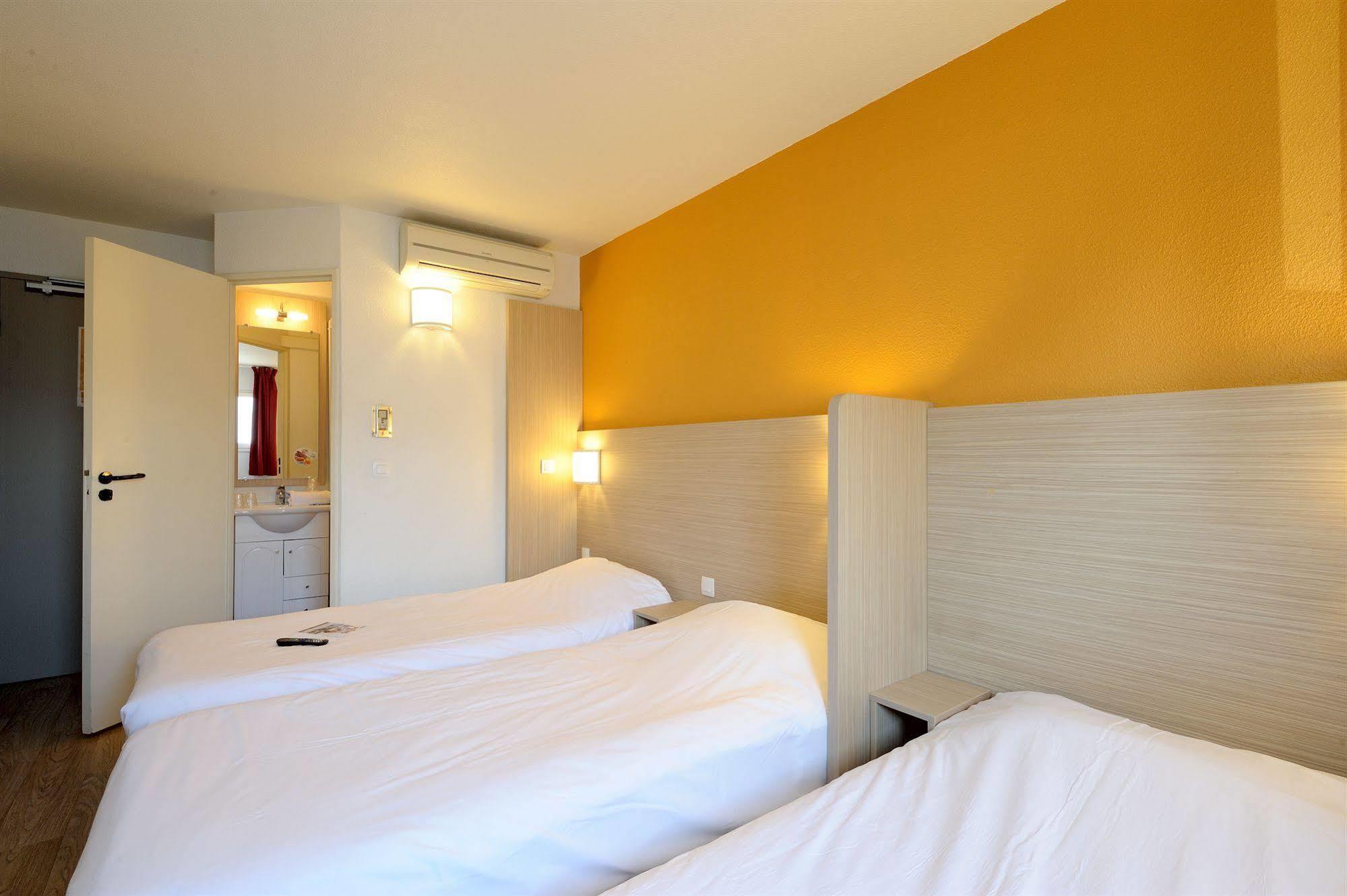 Hotel Kennedy Parc Des Expositions ตาร์บ ภายนอก รูปภาพ