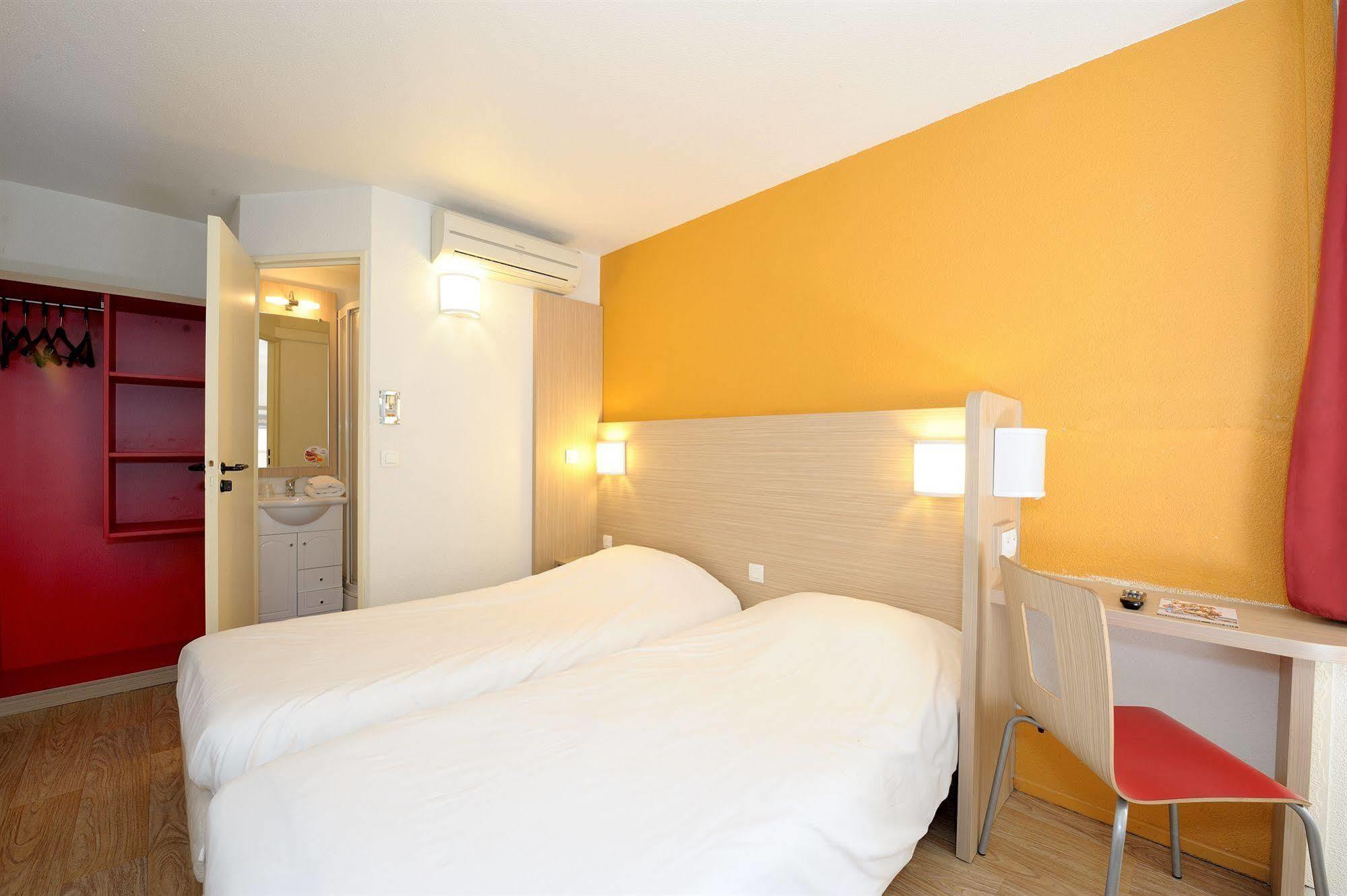 Hotel Kennedy Parc Des Expositions ตาร์บ ภายนอก รูปภาพ