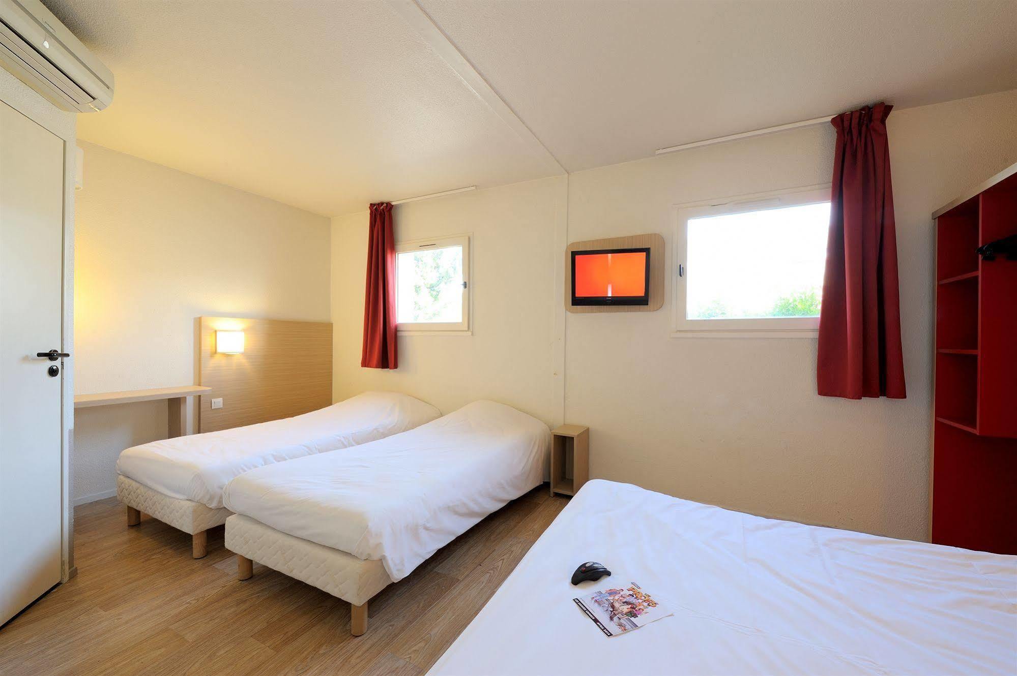 Hotel Kennedy Parc Des Expositions ตาร์บ ภายนอก รูปภาพ
